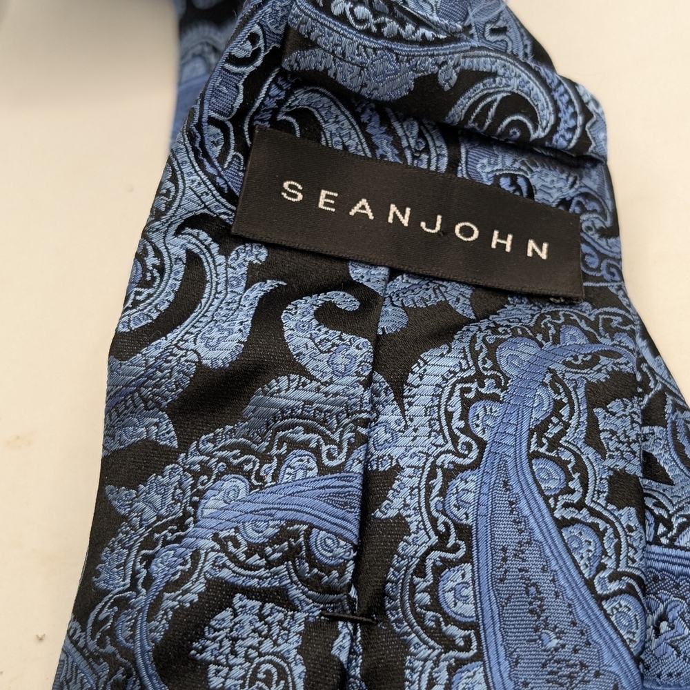 Sean John Elegant Black and Blue Paisley Tie
